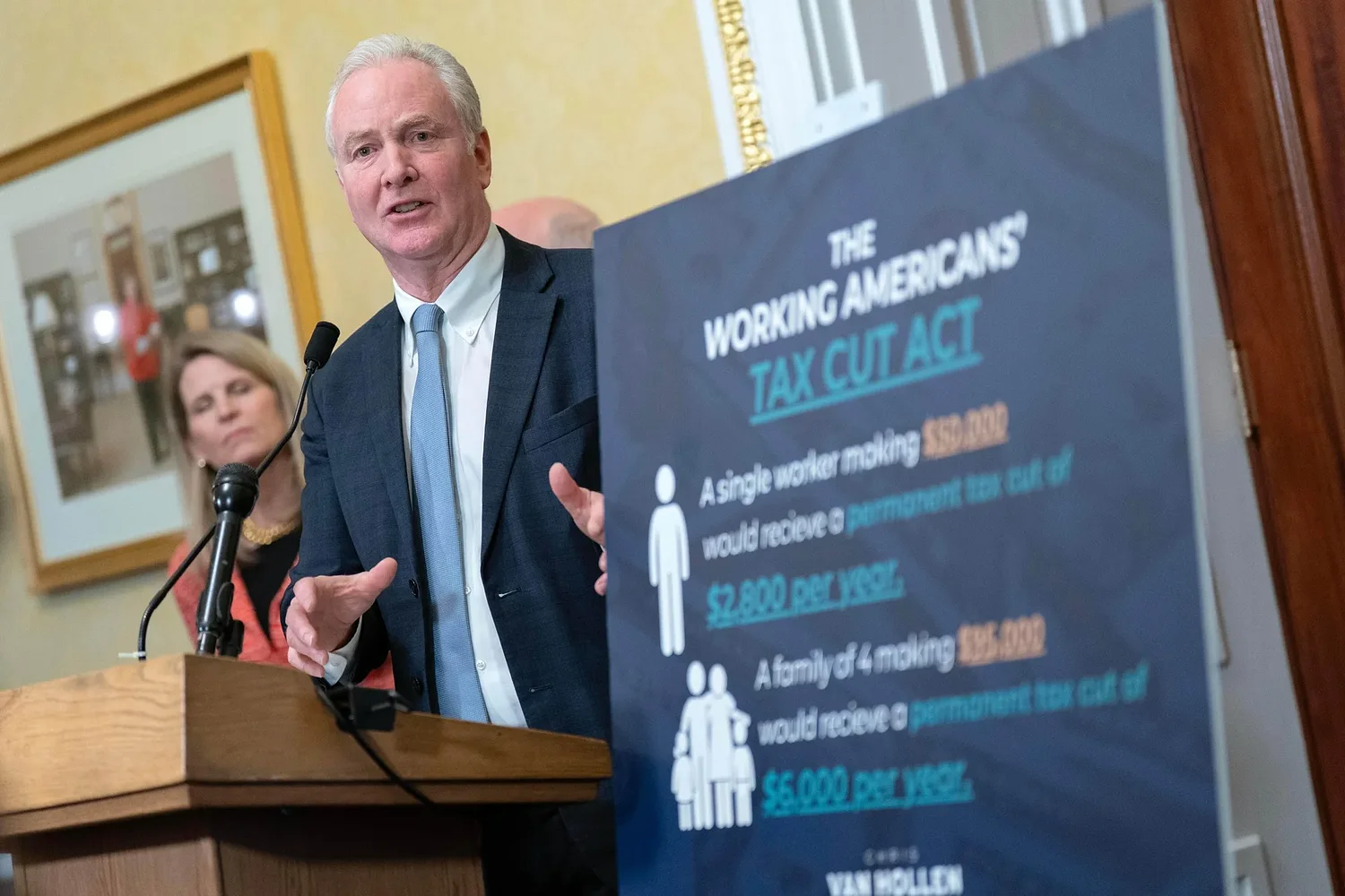 Democratic Presidential Contenders Have a New Idea: Tax Cuts