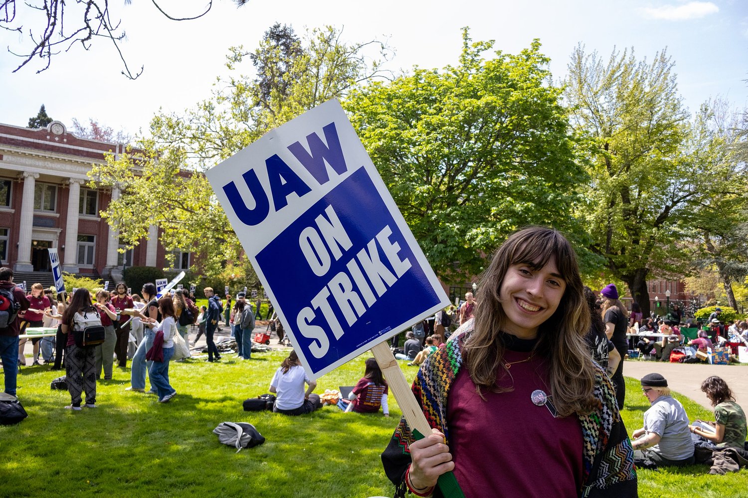 Student workers at University of Oregon go on strike