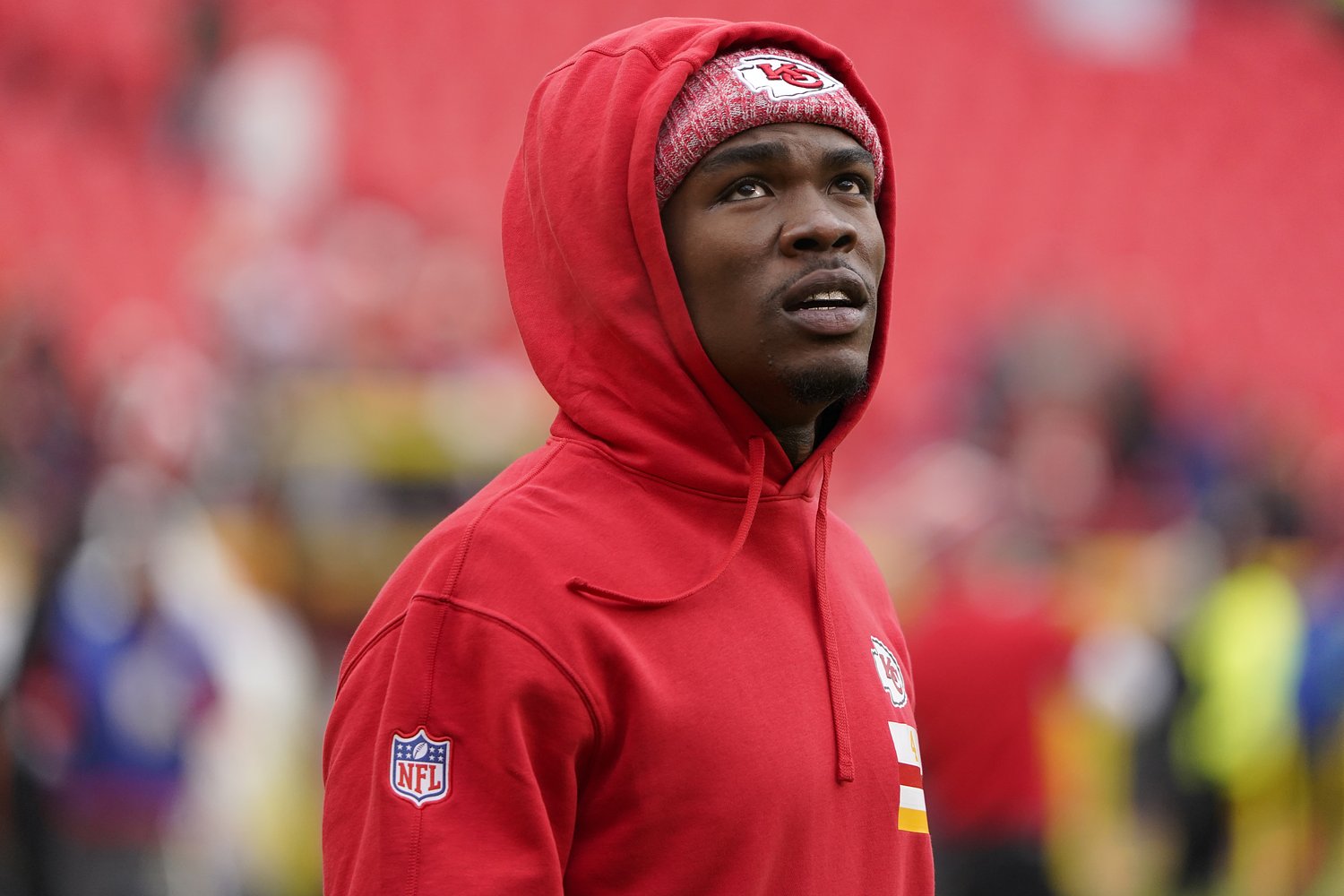 NFL star runs from media after being released from jail
