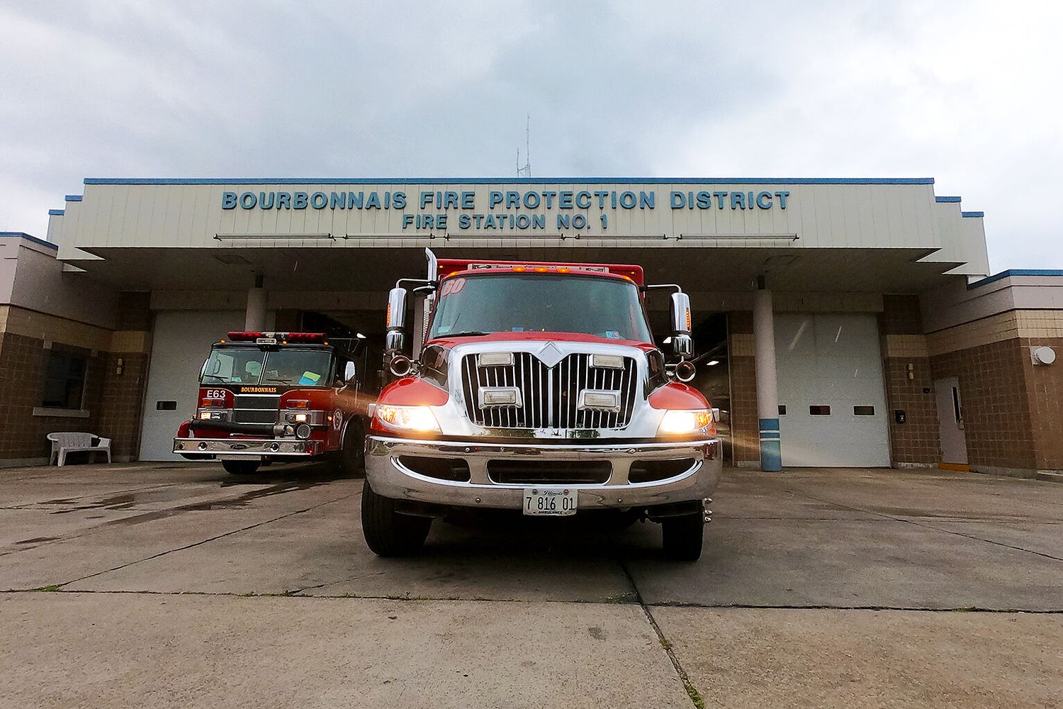 Firefighters battle blaze in Bourbonnais Township