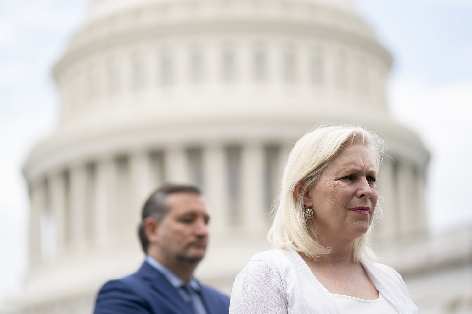 Sen. Cruz courts controversy in Knicks jersey after viral bet with Sen. Gillibrand
