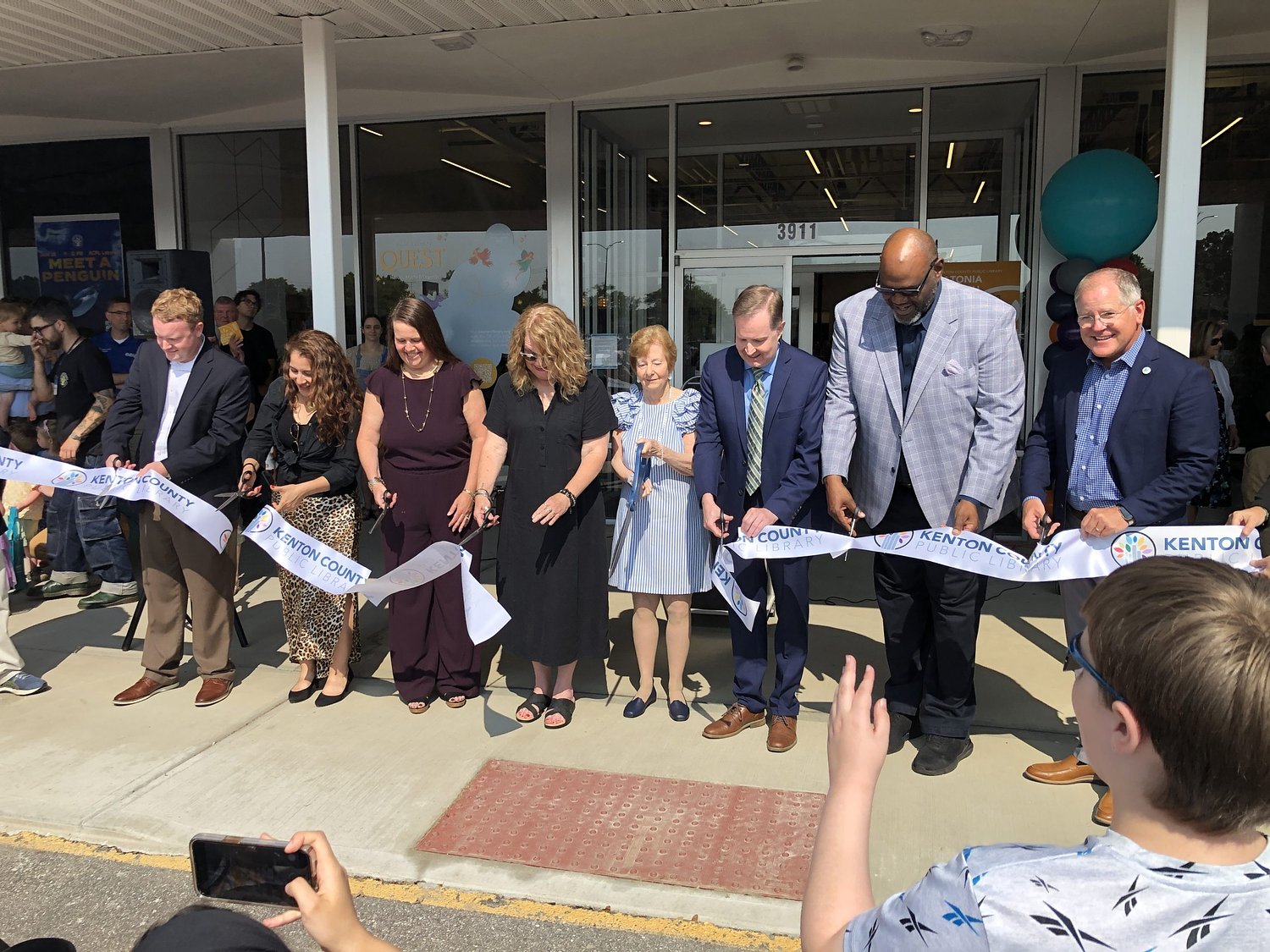 New Latonia library branch officially opens
