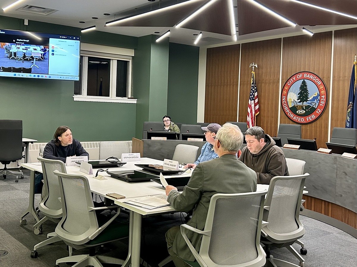 Councilor didn’t violate Bangor ethics code by helping colleague get signatures, board says