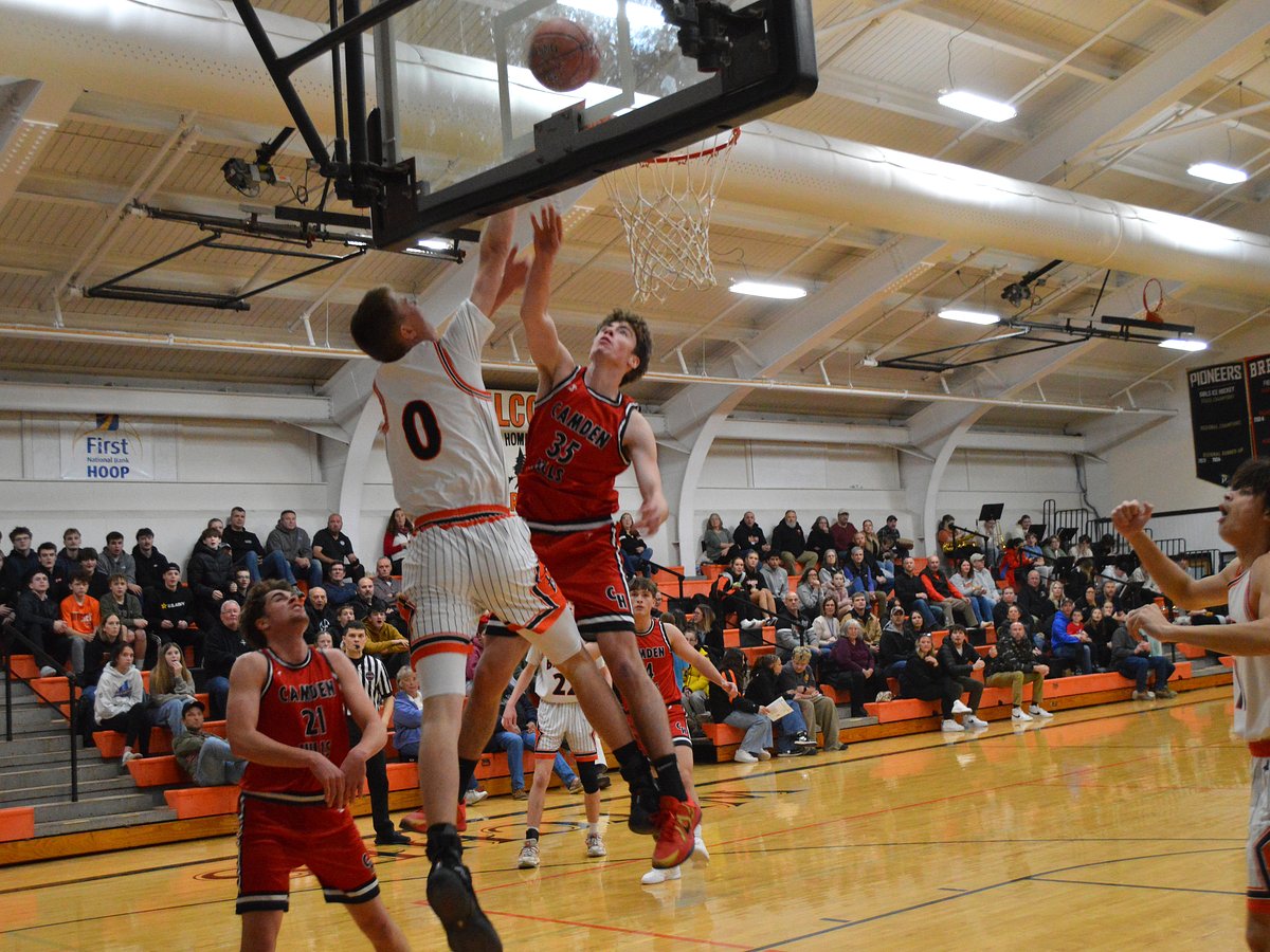 Brewer basketball star Oli Higgins is transferring to Massachusetts prep school