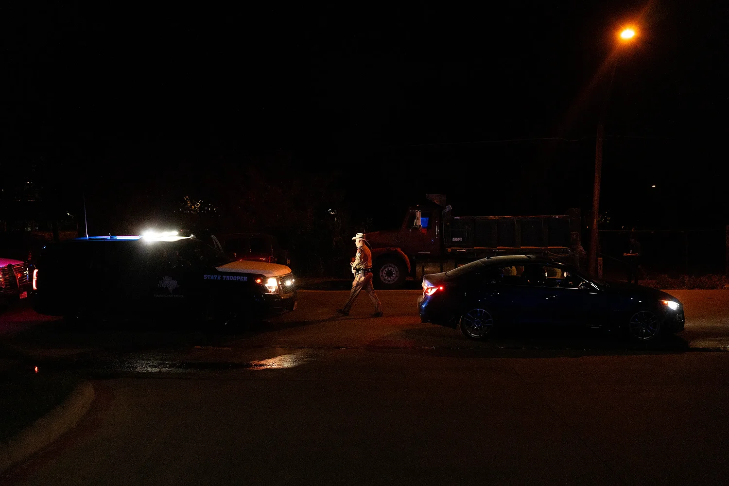 Texas police can arrest people suspected of entering country illegally, federal court rules