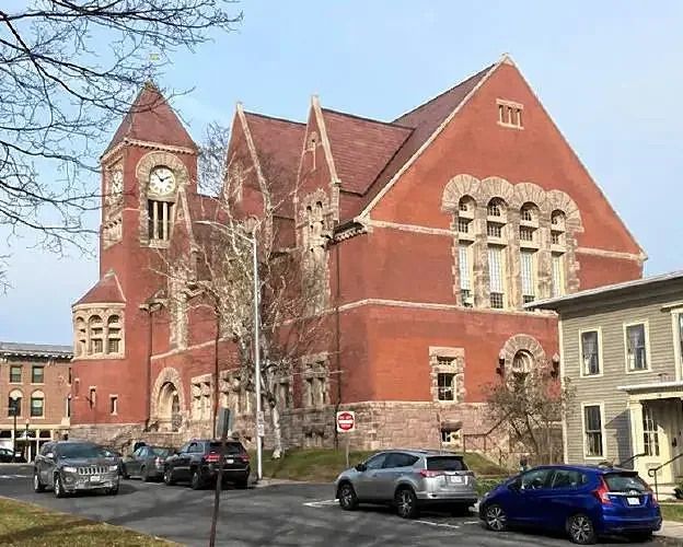 Amherst Town Council sets $300 fines for public urination