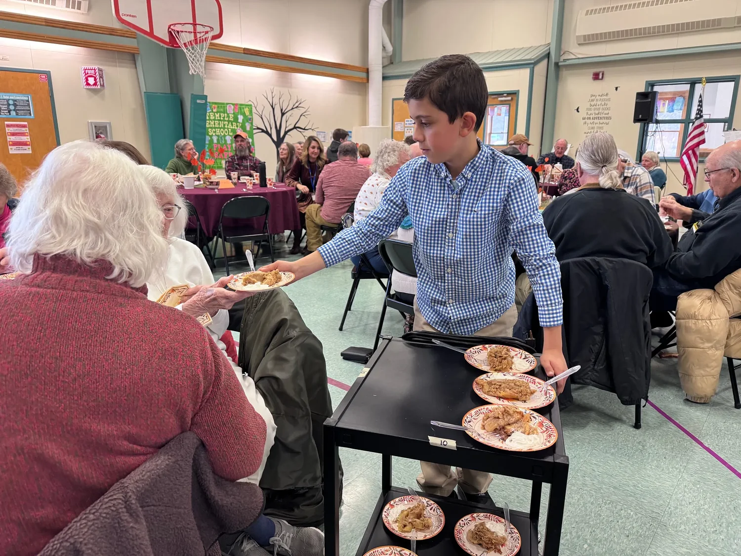 Temple Elementary fourth graders serve Thanksgiving meal to seniors