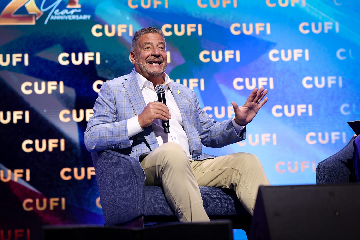 Auburn University basketball coach Bruce Pearl leaning against Senate run