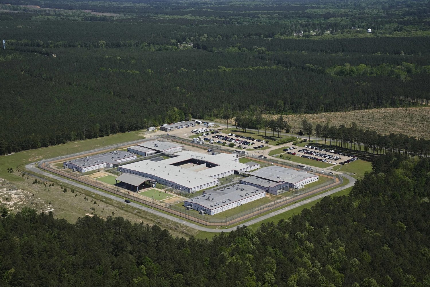 Congress requires ICE to publish detention statistics. The numbers don’t add up.