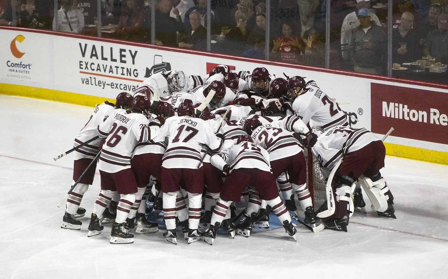 Vaclav Nestrasil’s hat trick leads UMass hockey to 4-1 victory over Stonehill