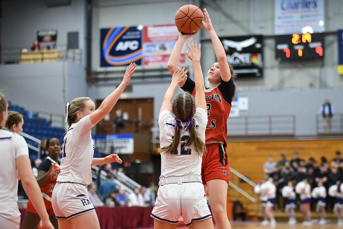 Blocked shot in final seconds helps Hampden girls hang on against Camden Hills 