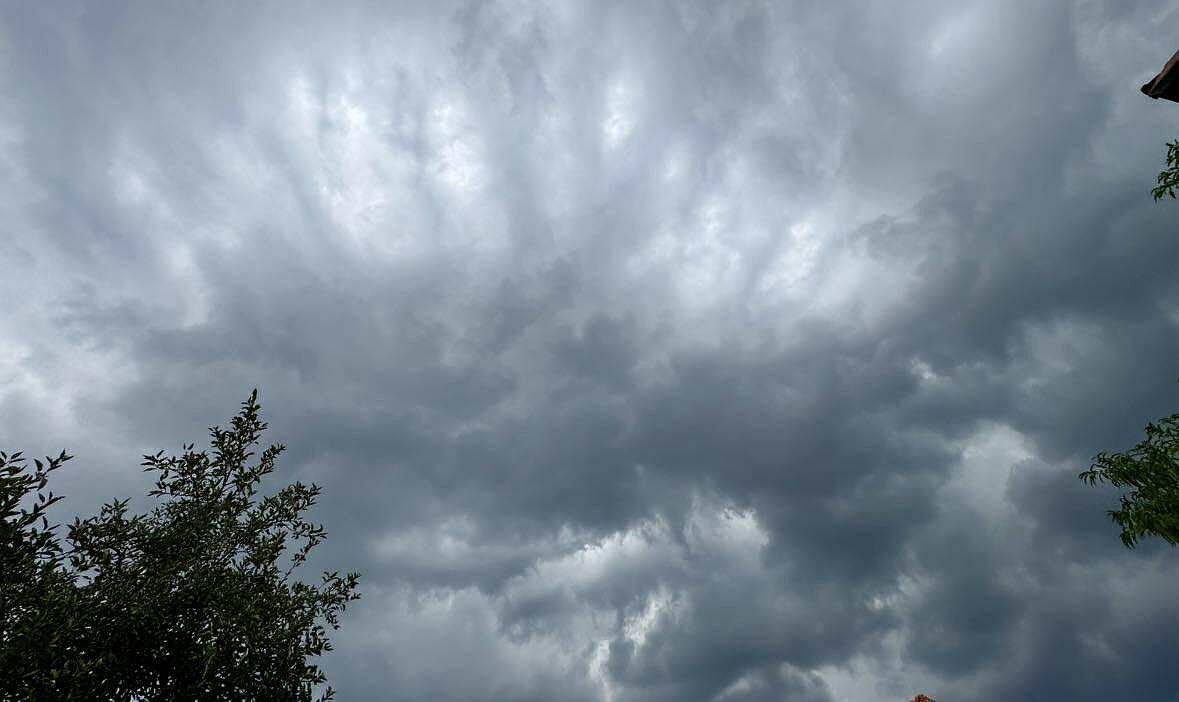 Vreme rea în sudul județului Sibiu: avertizare de vânt puternic și precipitații abundente