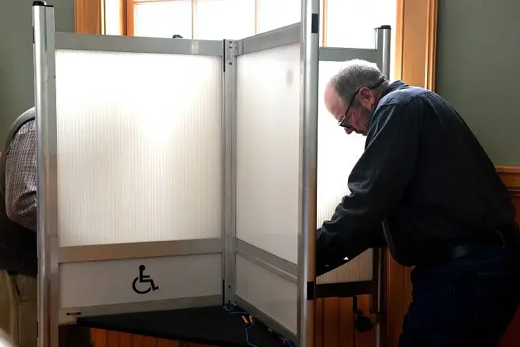 Results: Barnard voters approve all articles, elect new officials