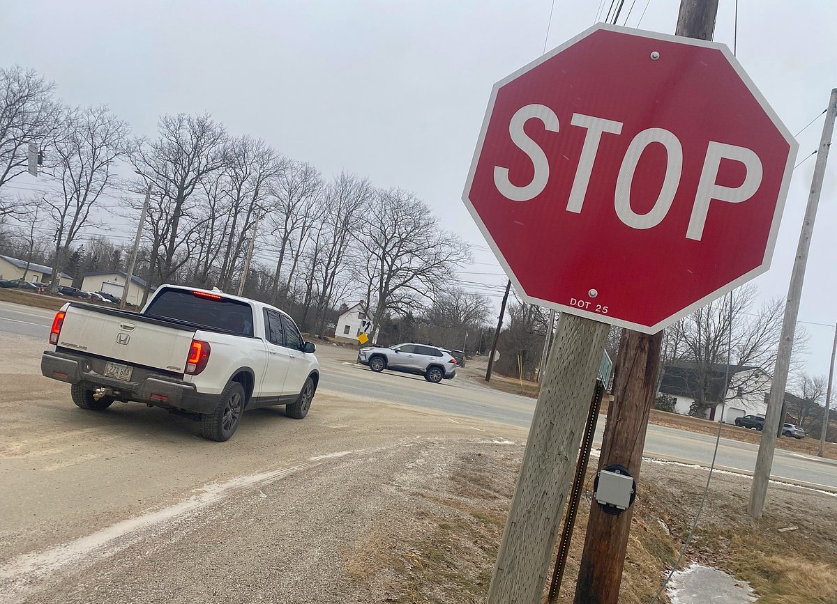 Orland residents question state plan to install Route 1 traffic light