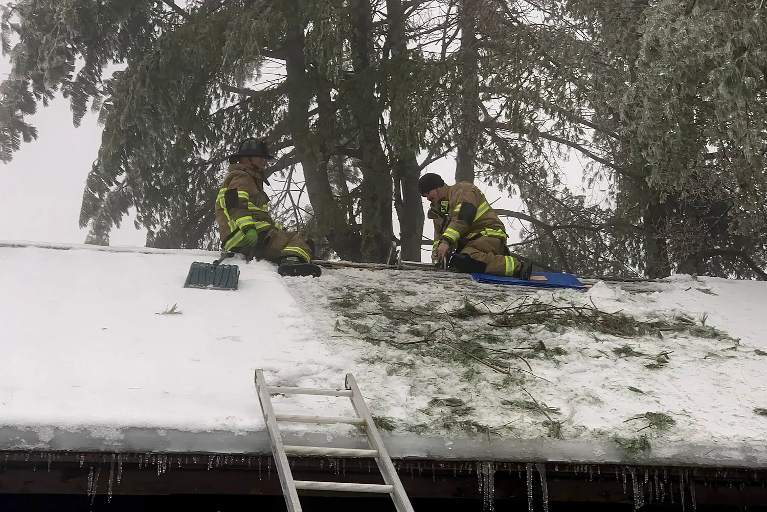 Power outages continue in New London and surrounding towns after ice storm