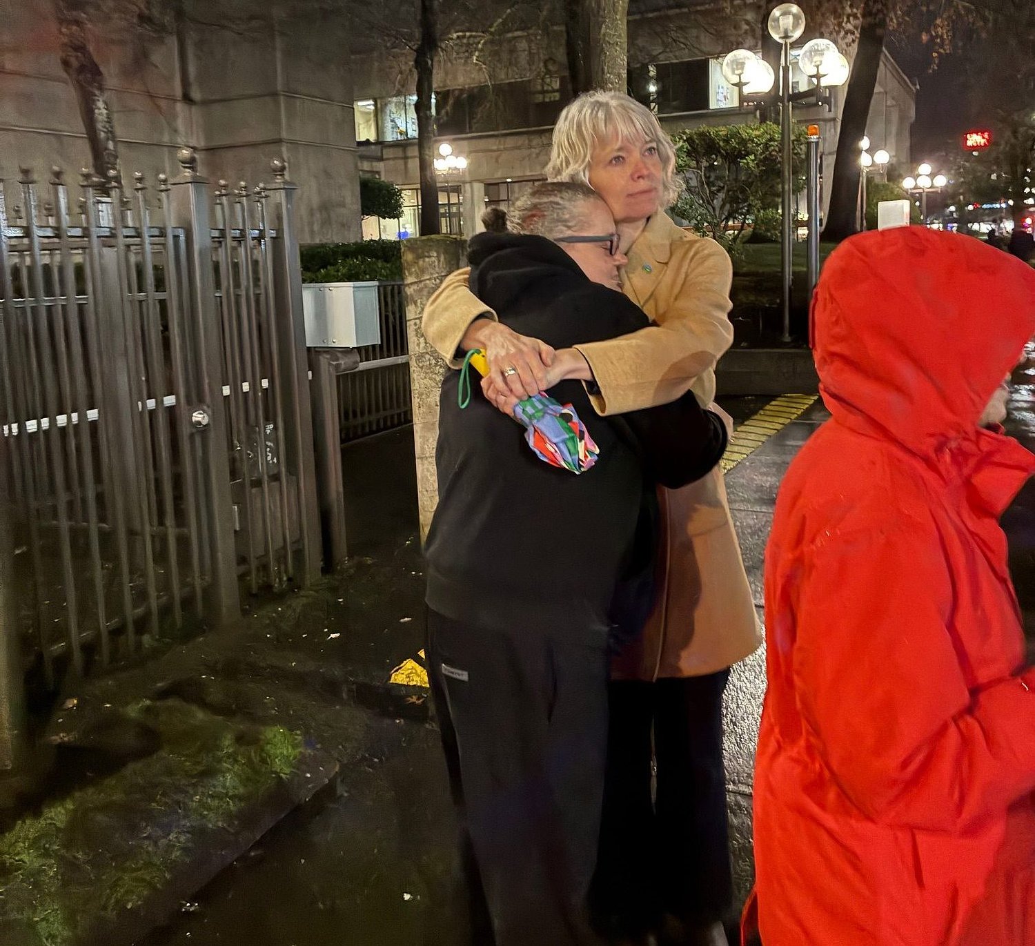ICE shooting reverberates in Eugene at demonstrations, candlelight vigil