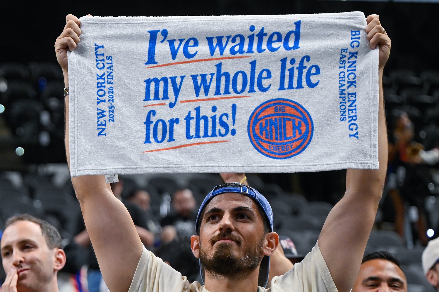 ‘You’ve made us so proud’: N.Y. Gov. Hochul directs landmark tribute for Knicks