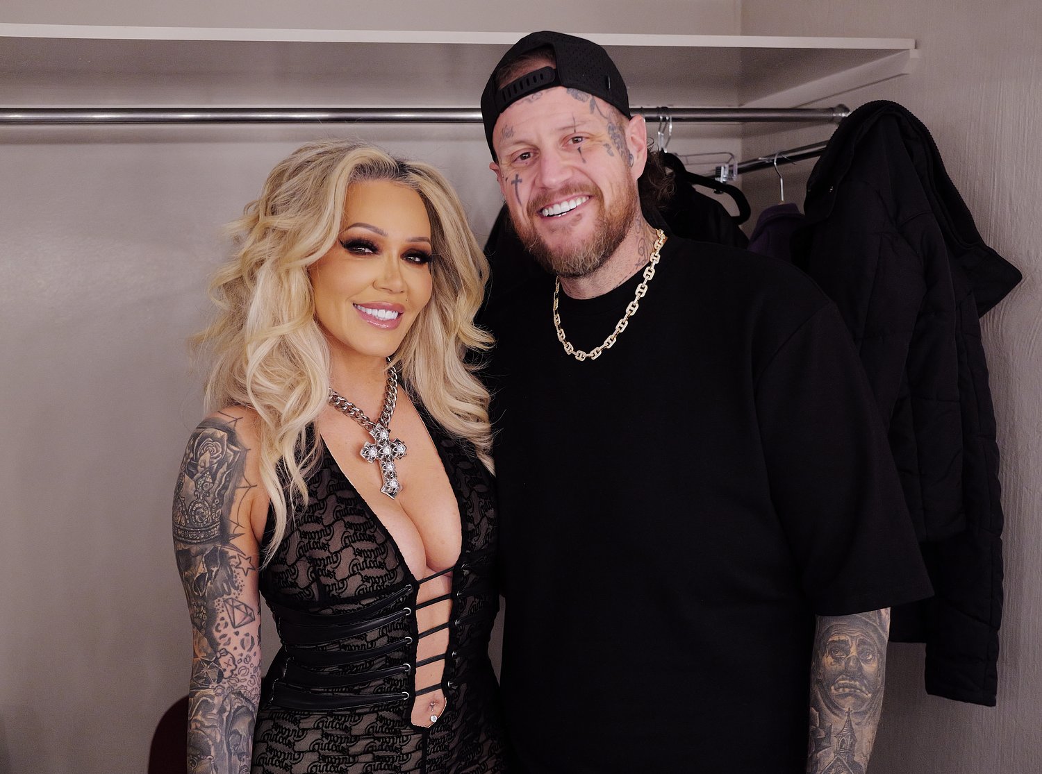 Country superstar files for divorce from wife