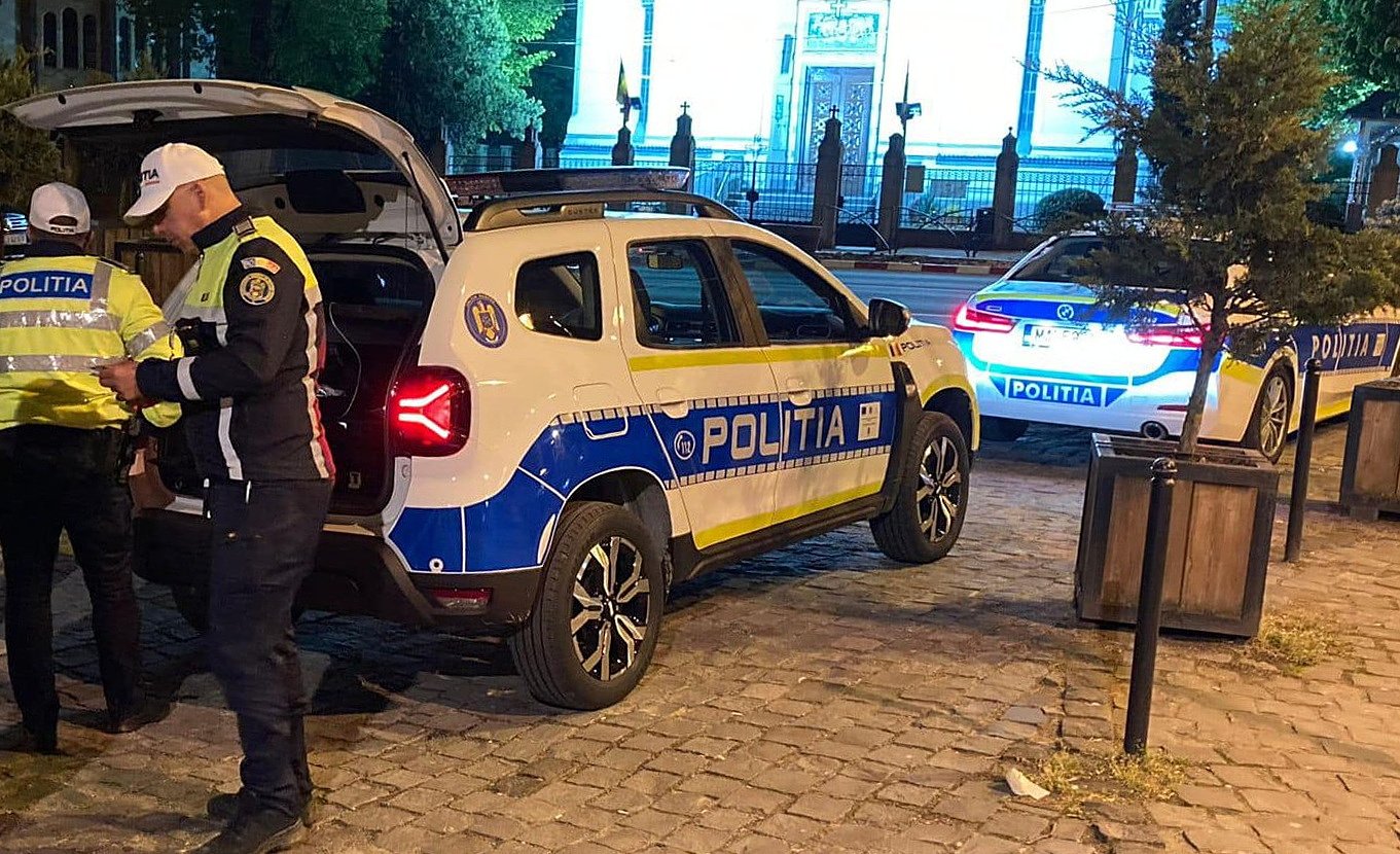 Nereguli în lanț la Mediaș: un tânăr circula cu numere expirate, altul avea permisul suspendat