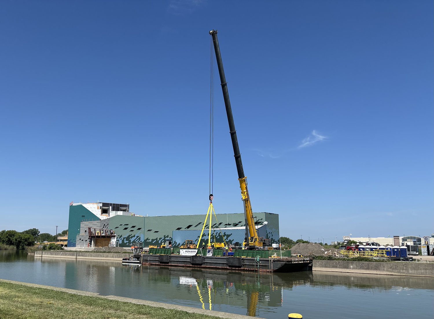 Massive piece of Syracuse aquarium arrived in Syracuse in a most unusual way