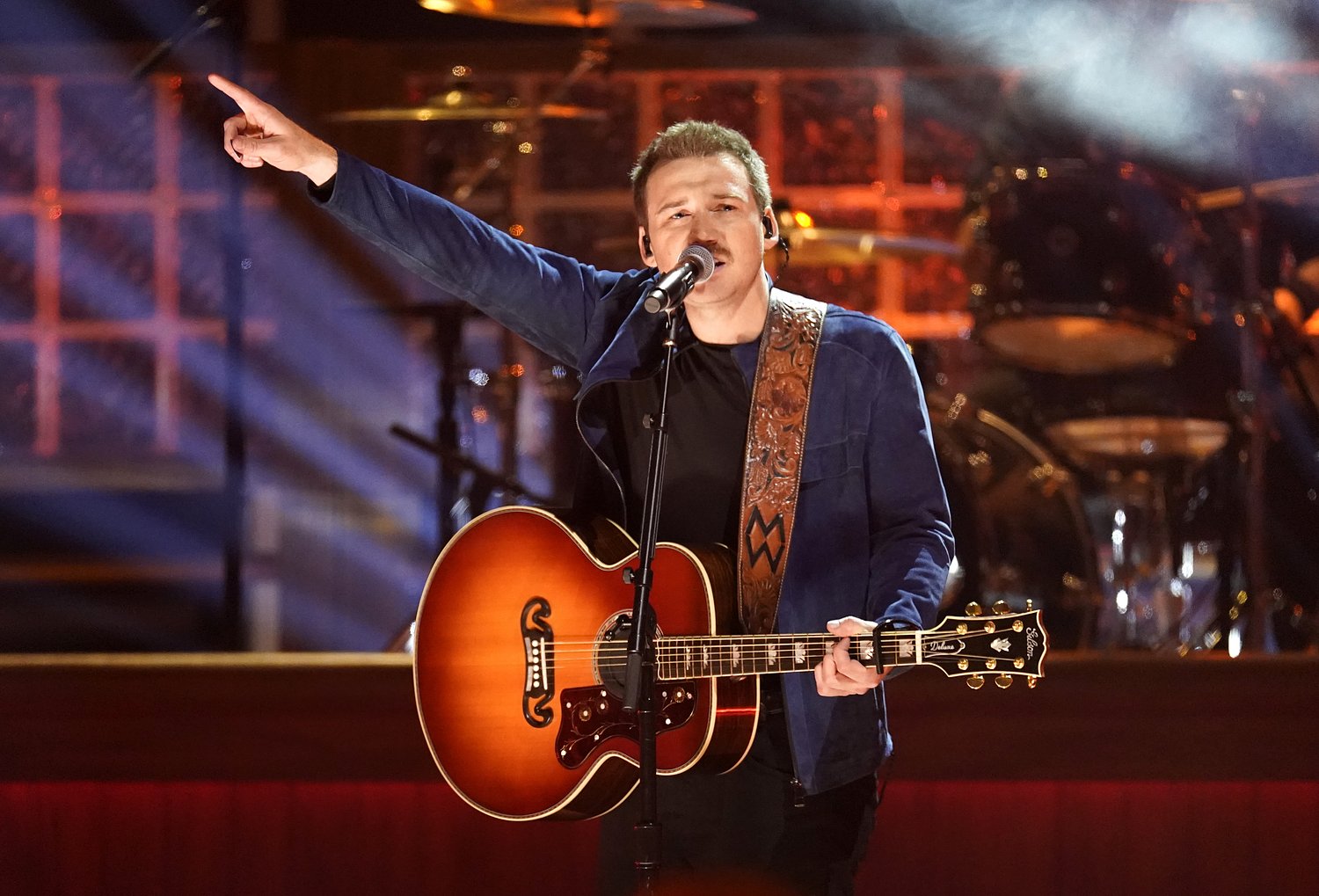 Country superstar battles rumors after canceling concert