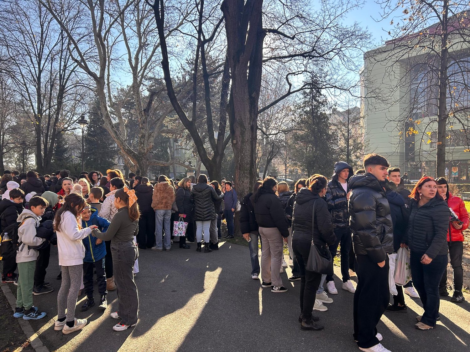 Alertă la Liceul „Goga”: profesorii și elevii evacuați de urgență / video UPDATE