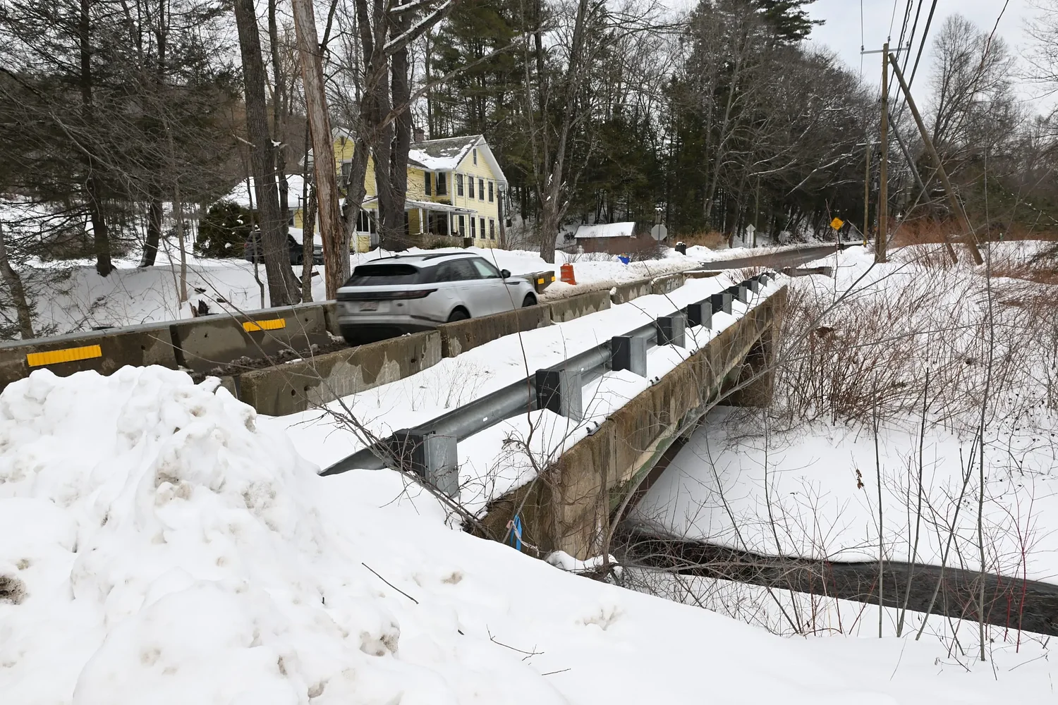 MassDOT presents early design for new bridge on Montague's North Leverett Road