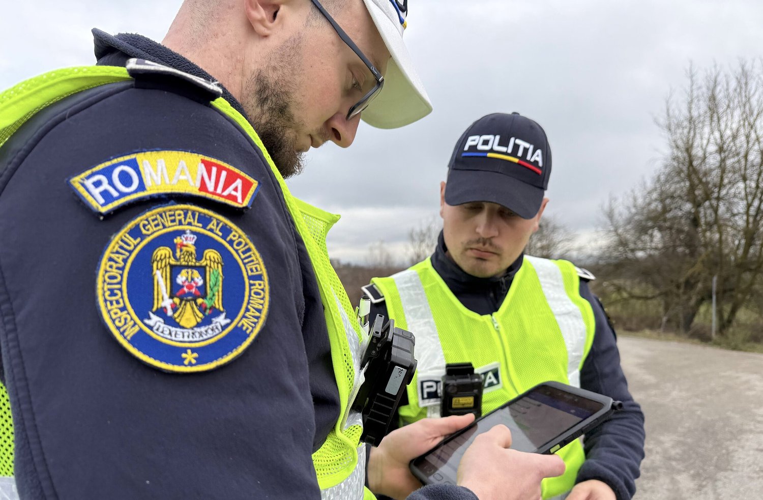 Un șofer străin a crezut că păcălește polițiștii din Sibiu: a prezentat un document fals