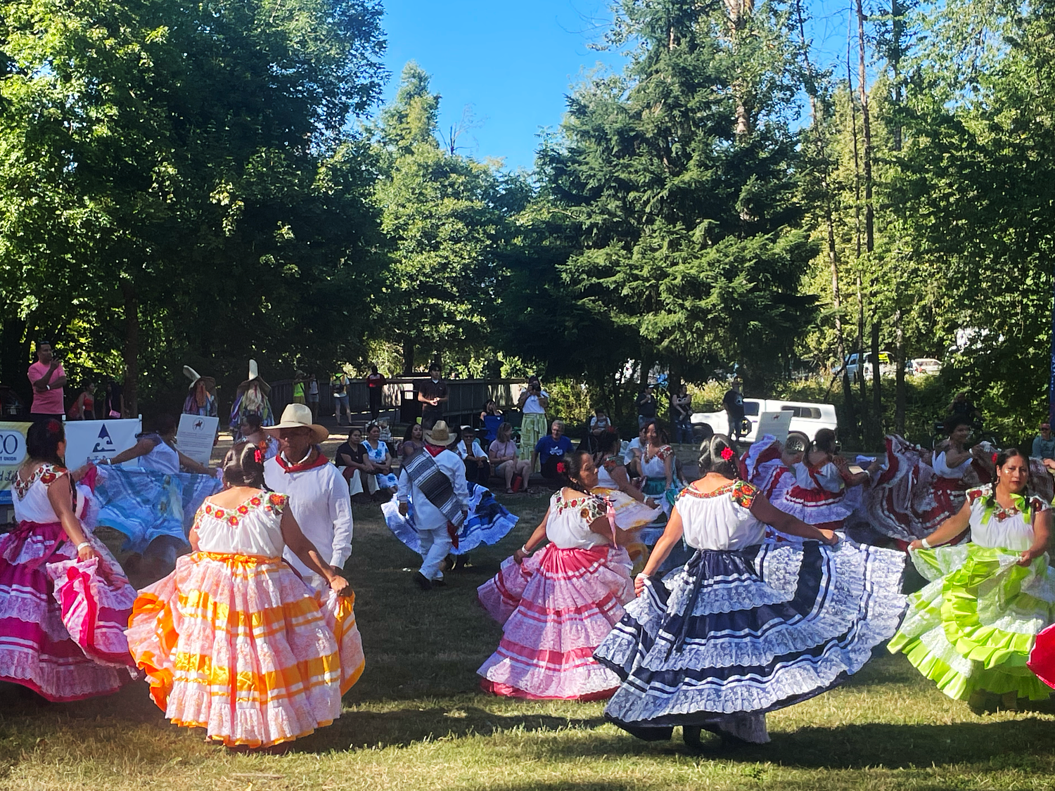 At Noche Cultural, Latinos choose ‘happiness during tough times’ 