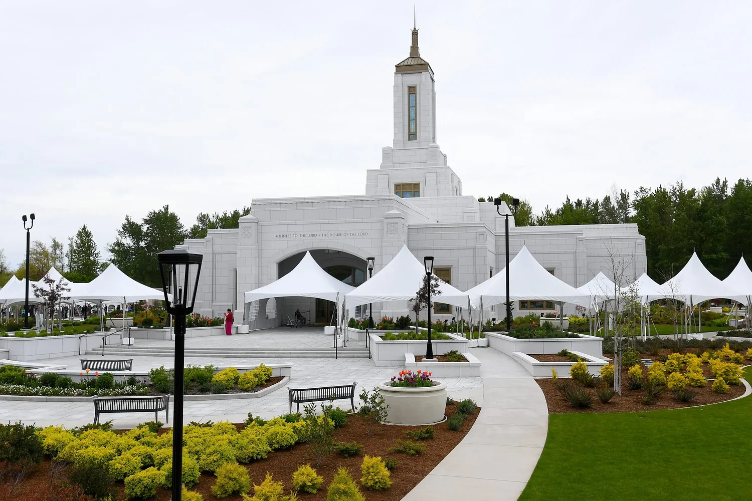 Oregon’s third Mormon temple opens in Springfield