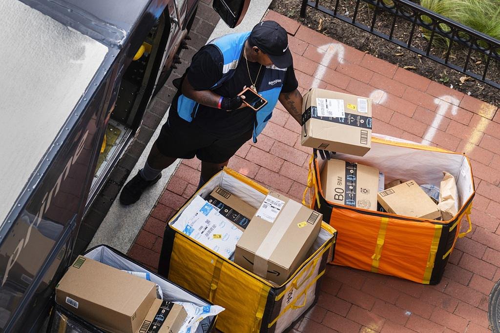 Breaking: Amazon Actually Employs Its Delivery Drivers