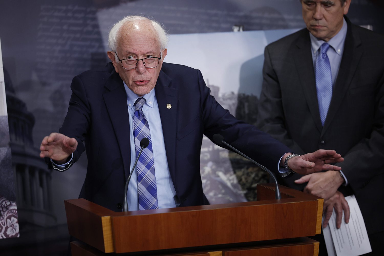 Trump-appointed Holocaust Museum board members pushing to oust Bernie Sanders 