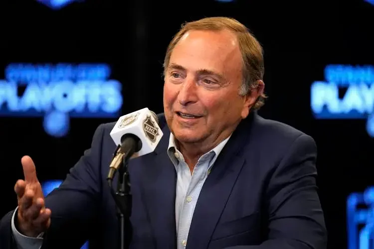 Gary Bettman discusses salary cap, expansion, and NHL’s future at UMass