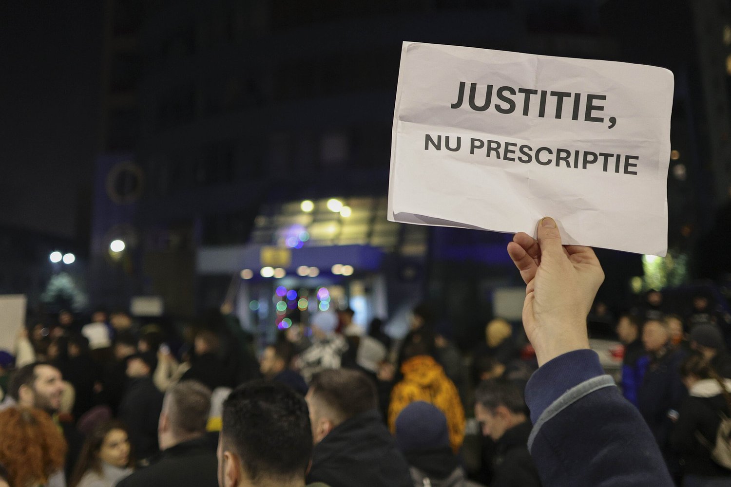 Sibiul se întoarce în stradă: PROTEST ”Vă vedem” în Piața Huet după acuzațiile grave din sistemul judiciar