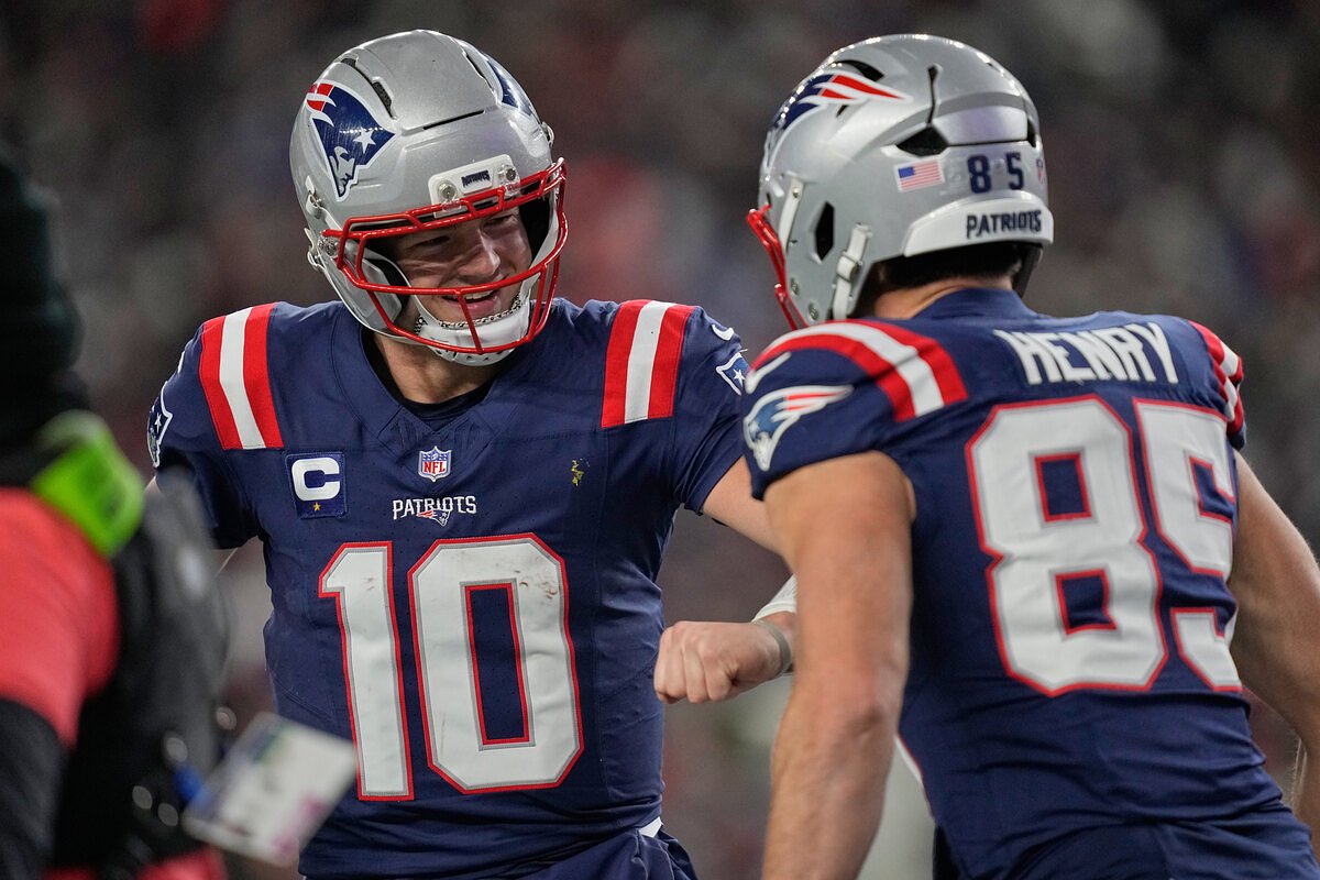 Drake Maye throws late TD pass and Patriots' defense roughs up Chargers in 16-3 playoff win