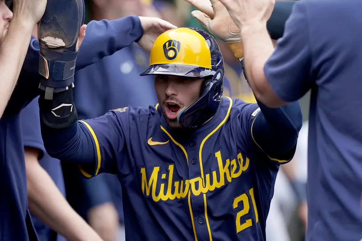 Red Sox trade for infielder who was Rookie of the Year finalist