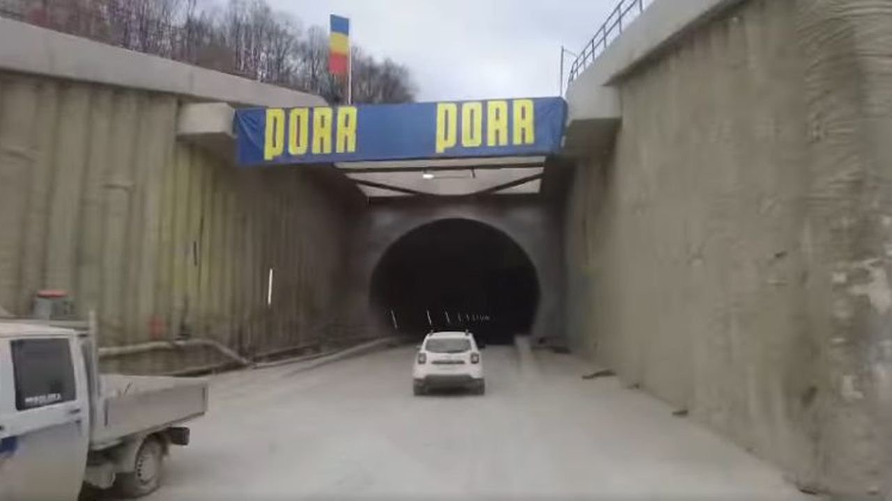 Autostrada Sibiu – Pitești: Cum mai decurg lucrările la primul tunel forat (video)