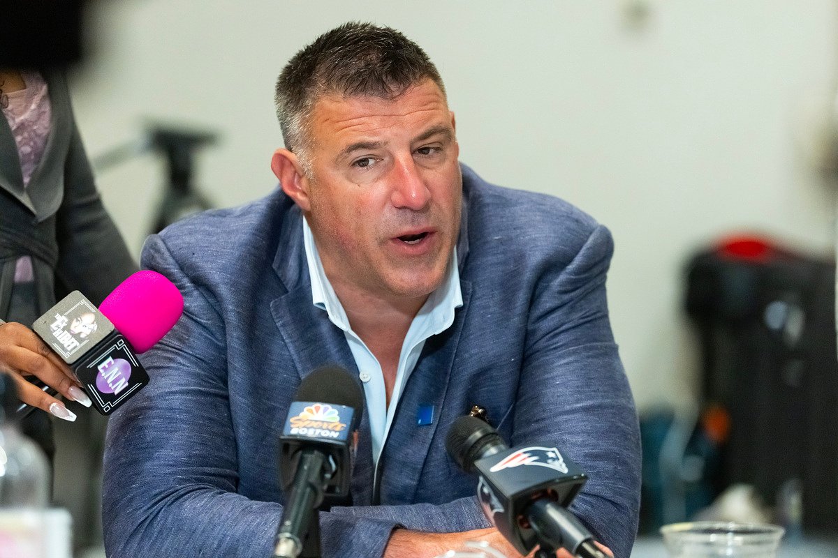 Patriots' Mike Vrabel and NY Times' Dianna Russini respond to resort photos