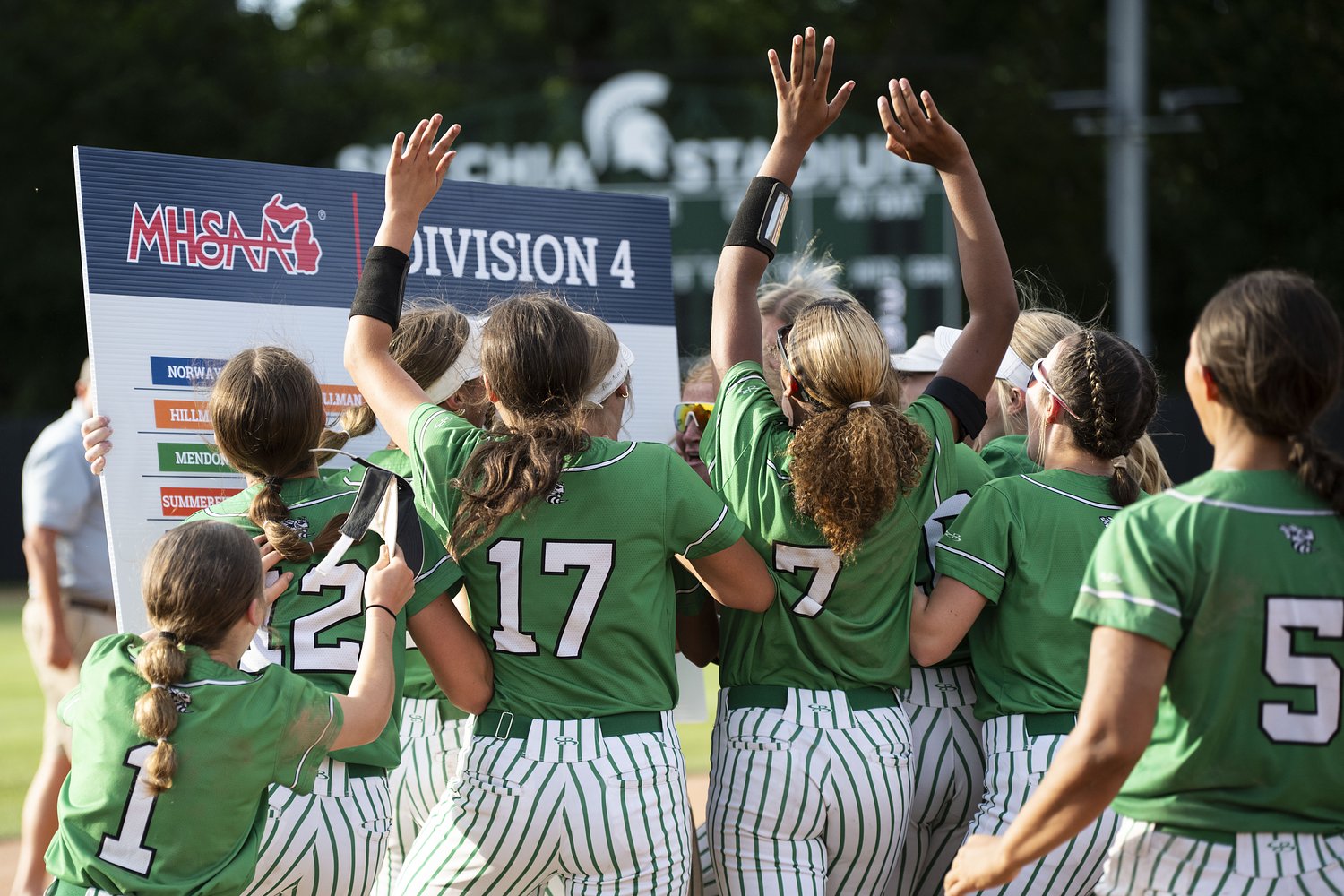 See photos as Mendon, Brown City face off in D4 softball state final