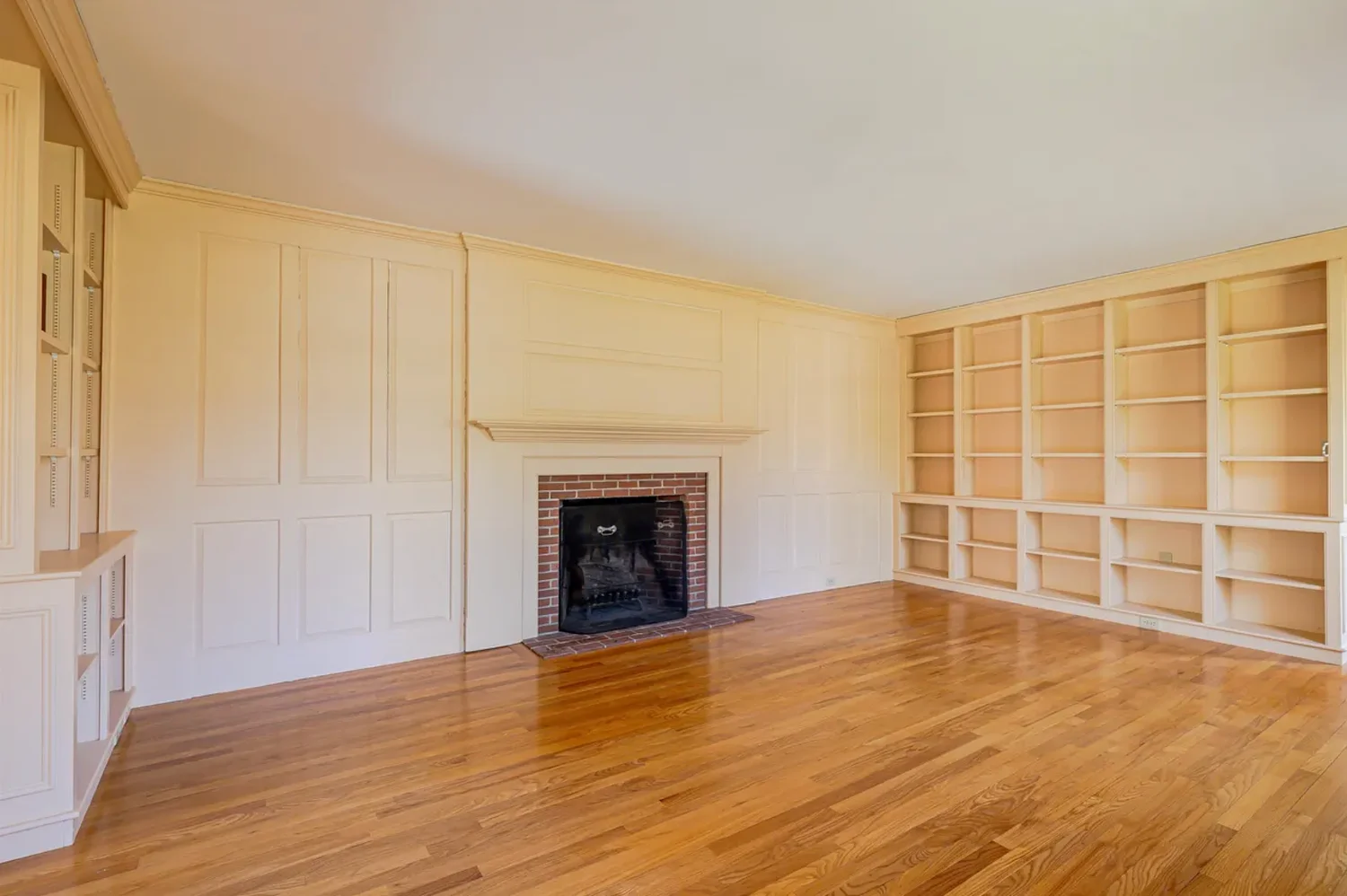 Late Supreme Court justice’s NH home hits market with personal book collection