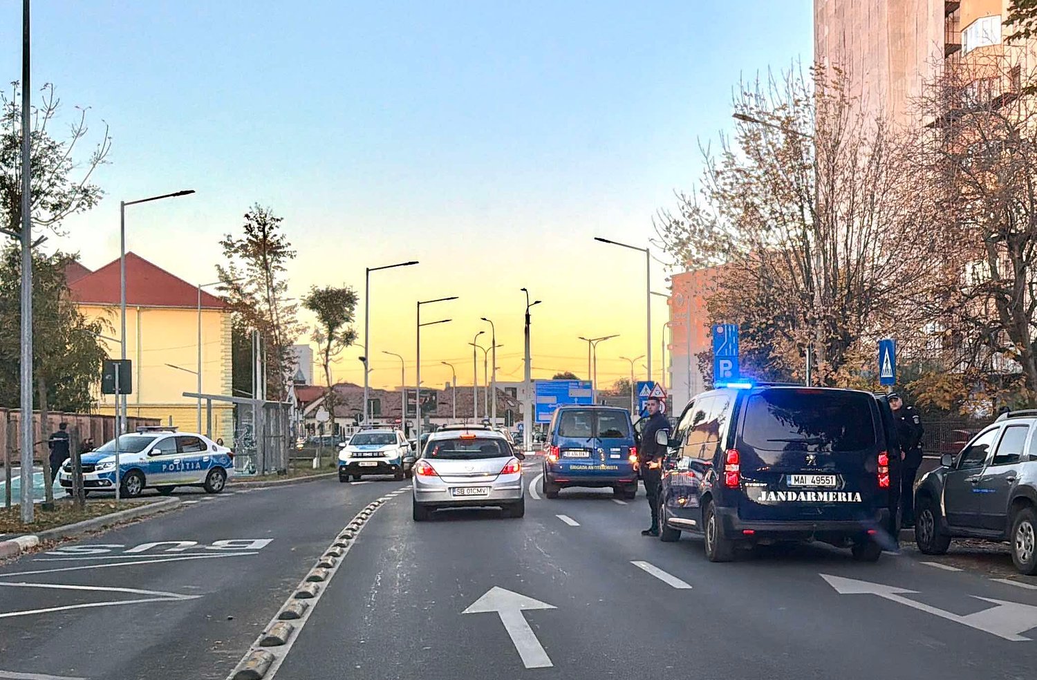 Panică și brigada anti-tero pe Calea Dumbrăvii. Colet suspect, verificat / video foto