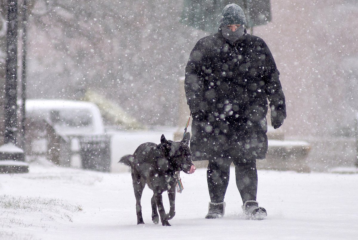 Bangor bans parking downtown for snow and ice removal tonight
