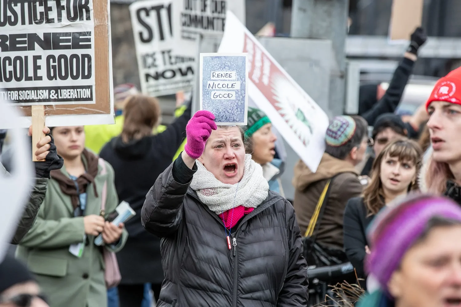 Crowd rallies in Eugene to protest ICE’s killing of Minneapolis woman