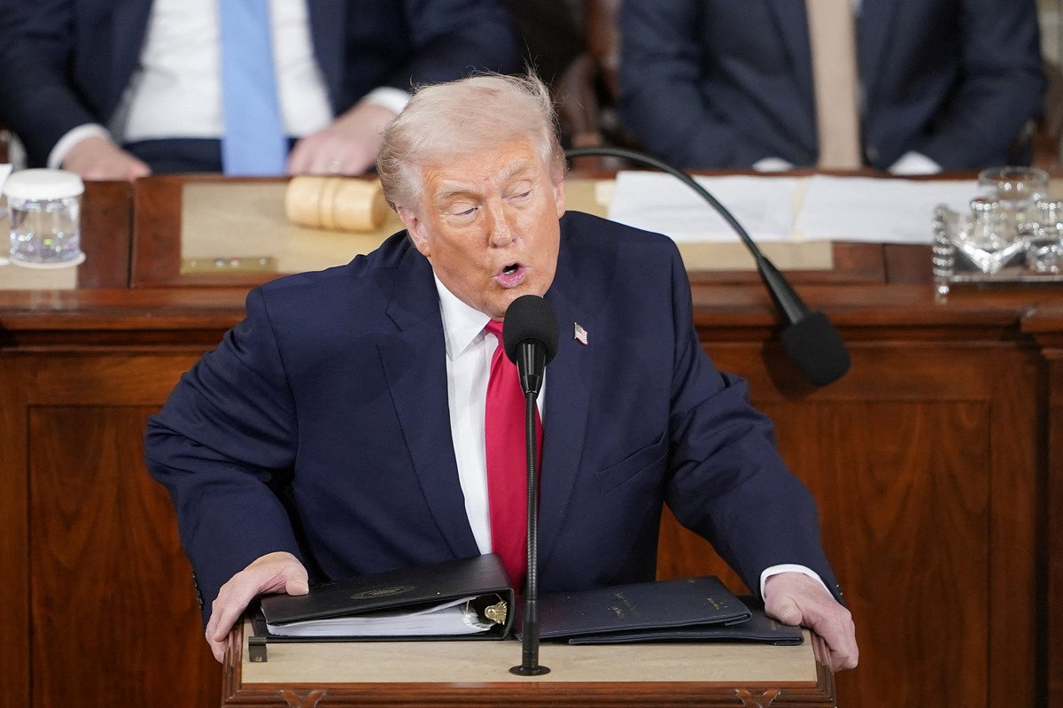 Trump briefly lays out case for possible attack on Iran in State of the Union