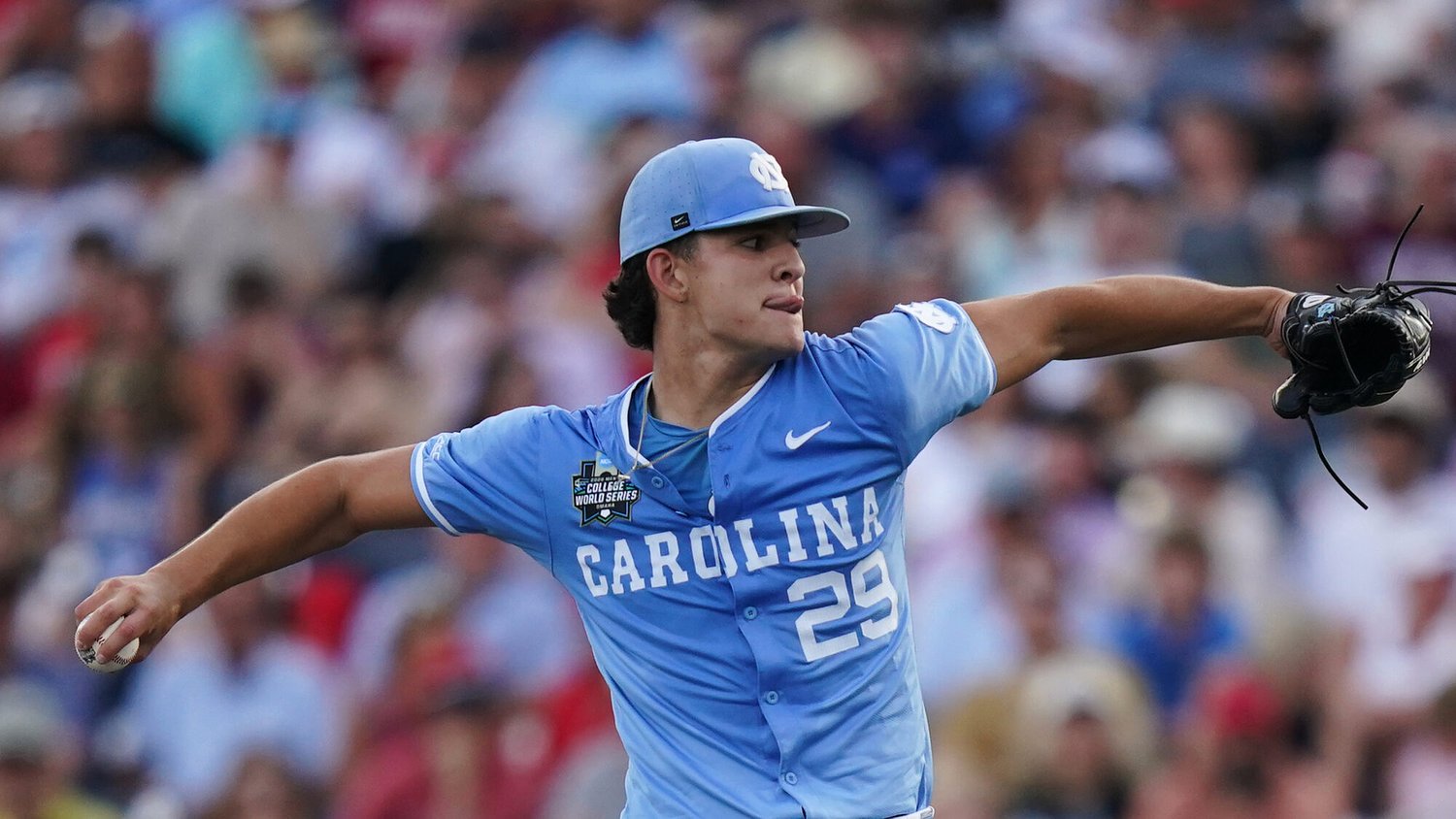 Colin Hynek's 3-run HR secures North Carolina's 6-2 College World Series win over Mississippi