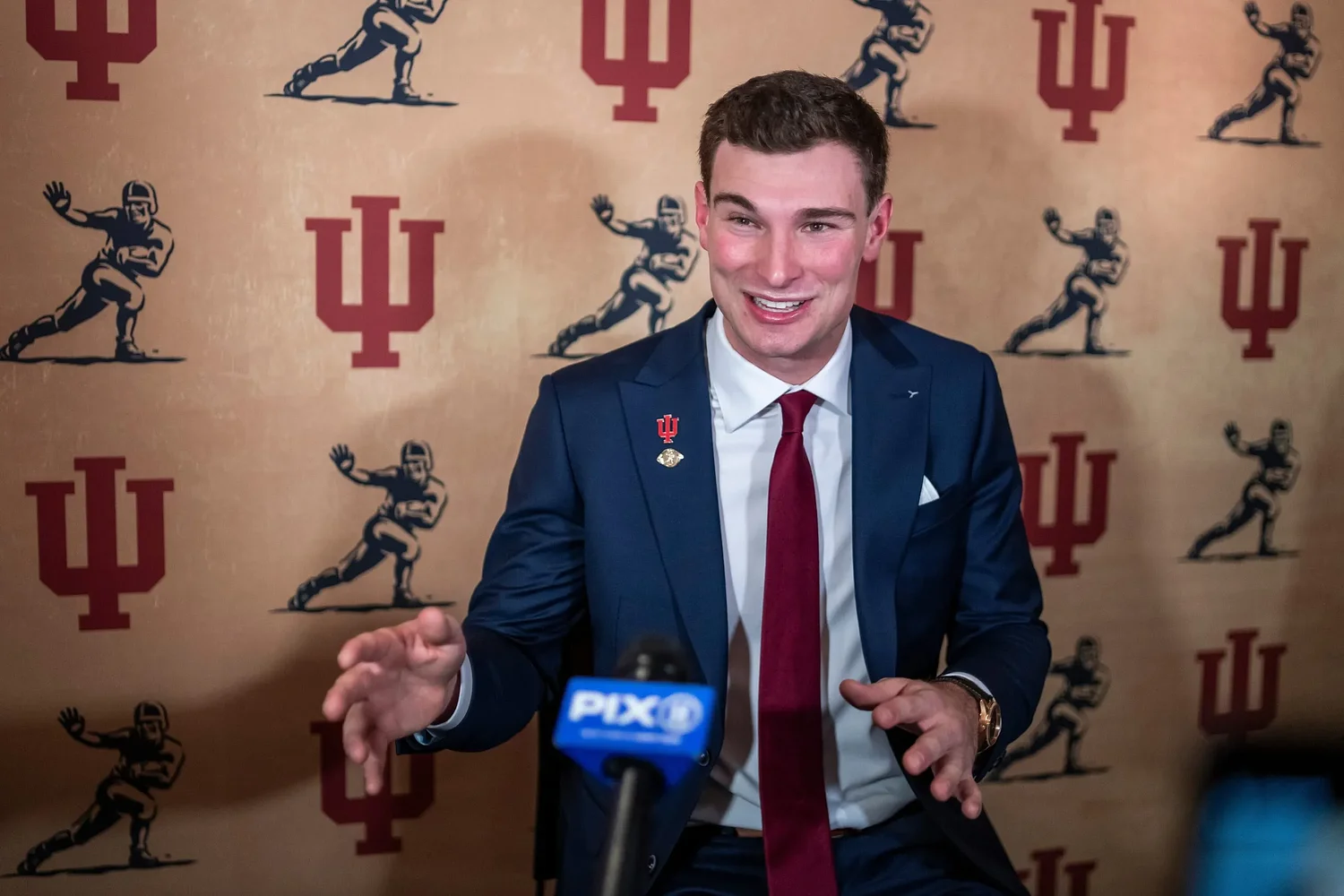 Indiana quarterback Fernando Mendoza wins Heisman Trophy 