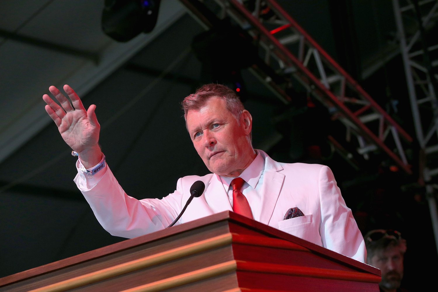 Grand Ole Opry host dies at 67 after daughter’s plea for prayers