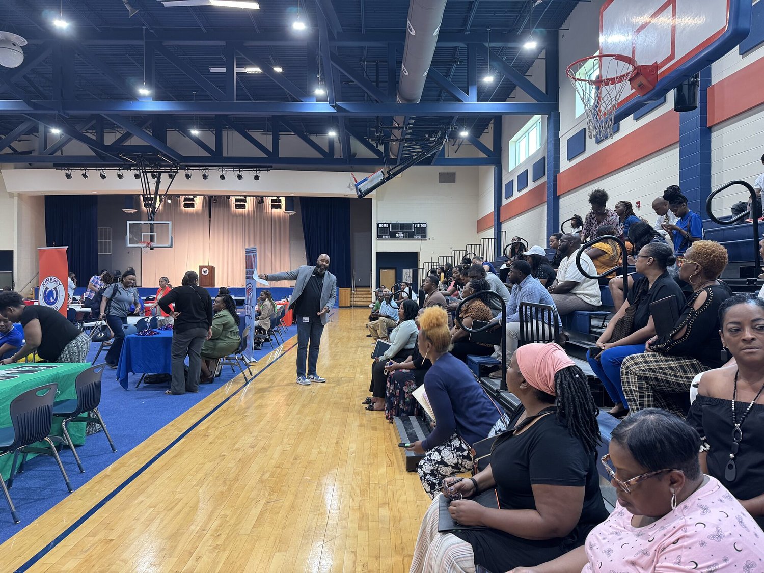 With a quarter of teaching posts unfilled, Jackson Public Schools hosts job fair