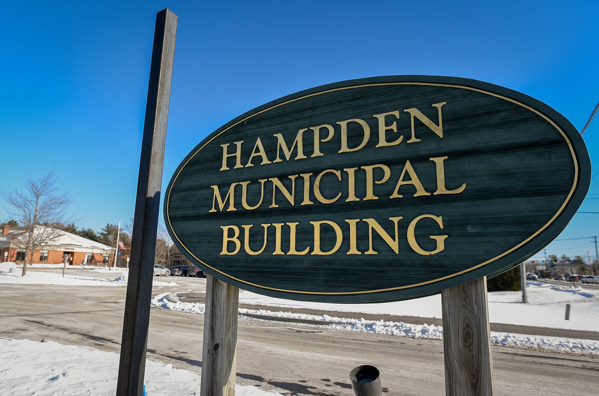 Voters return former chair to Hampden Council