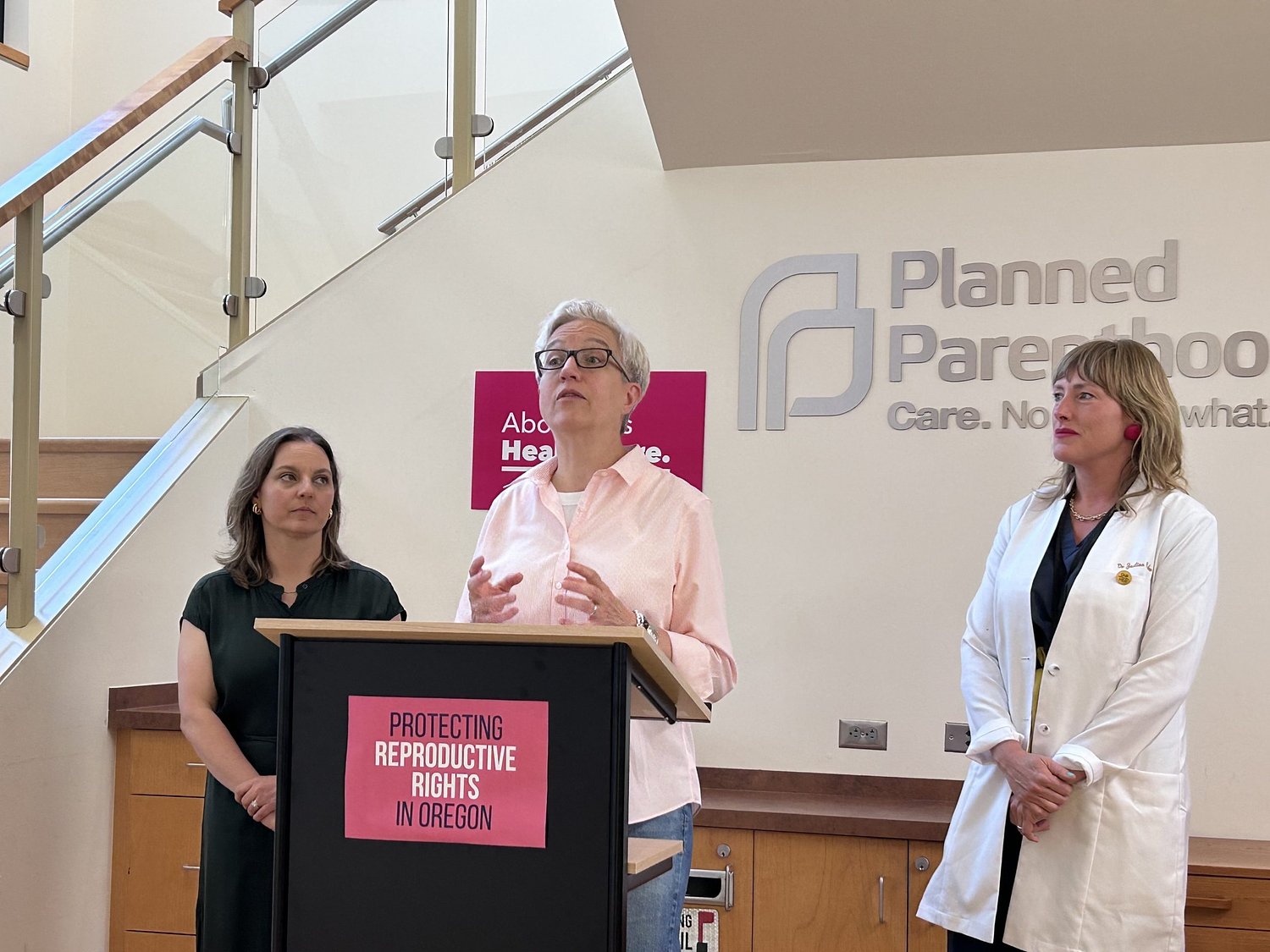 Visiting Eugene-Springfield Planned Parenthood, Kotek supports abortion access